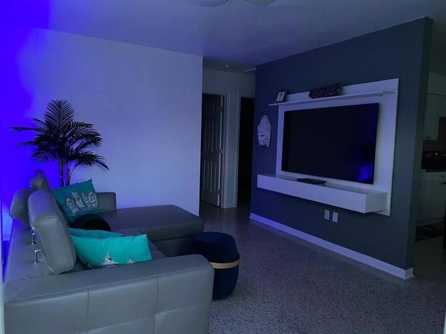 Stayover In Miami Home 2Br - 1Bth - Free Parking Luaran gambar