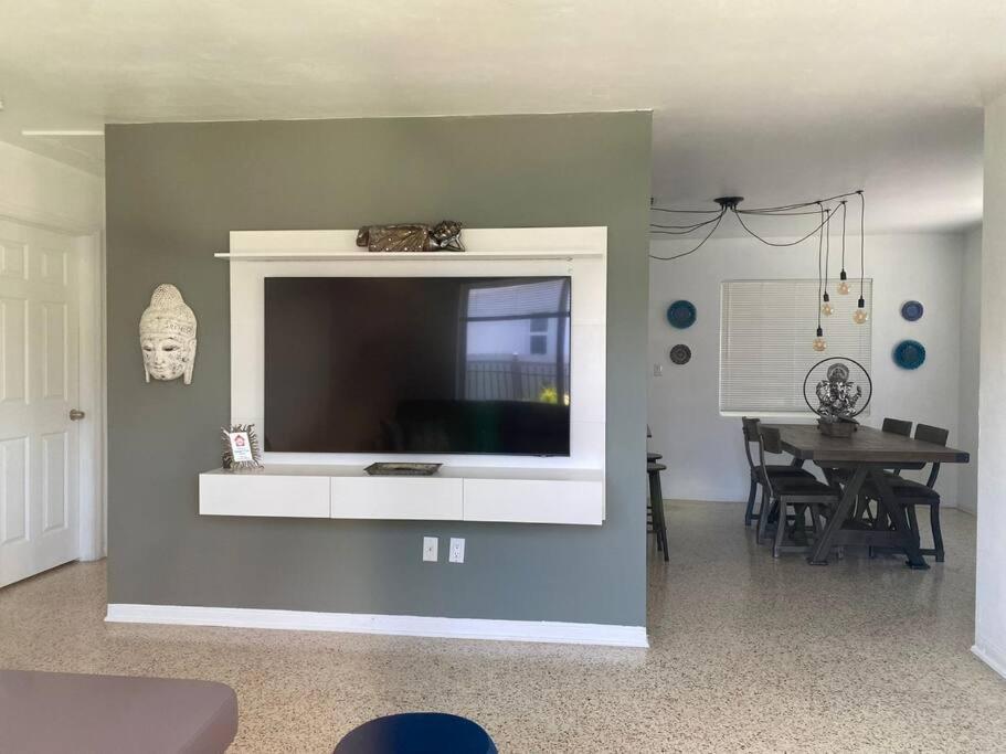 Stayover In Miami Home 2Br - 1Bth - Free Parking Luaran gambar
