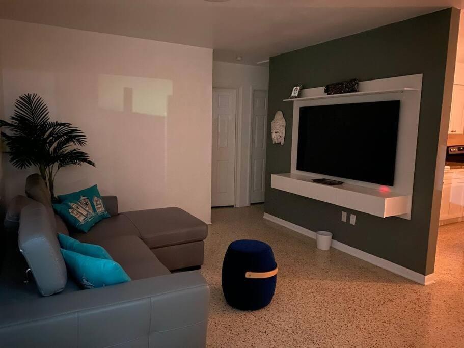 Stayover In Miami Home 2Br - 1Bth - Free Parking Luaran gambar