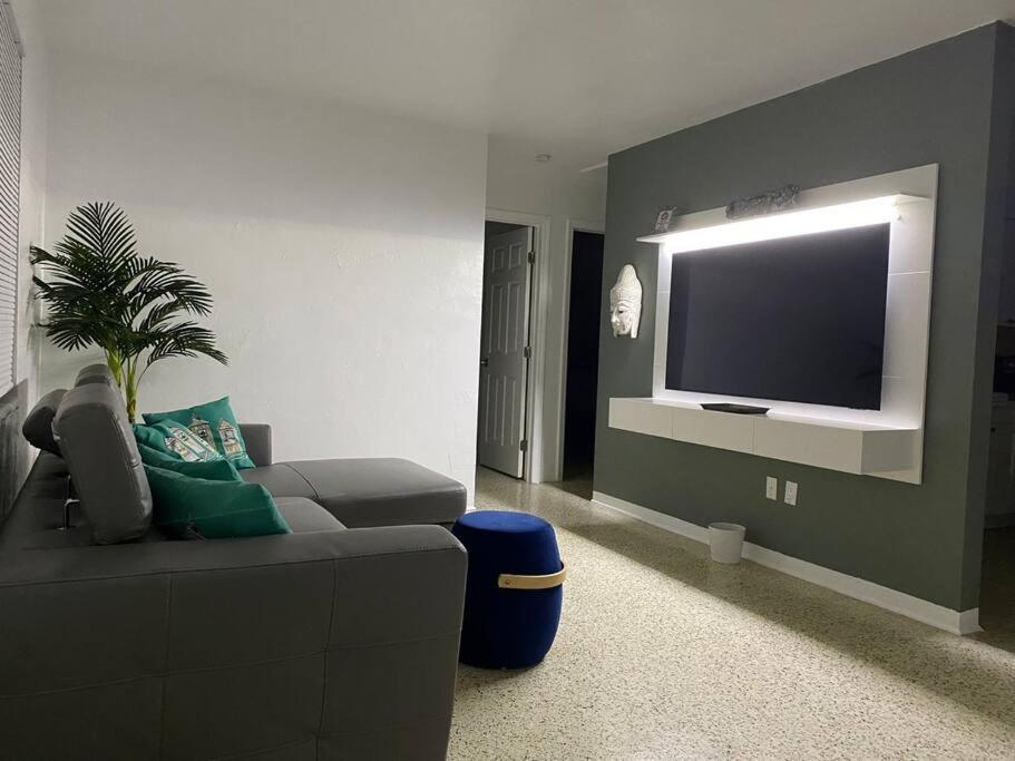 Stayover In Miami Home 2Br - 1Bth - Free Parking Luaran gambar