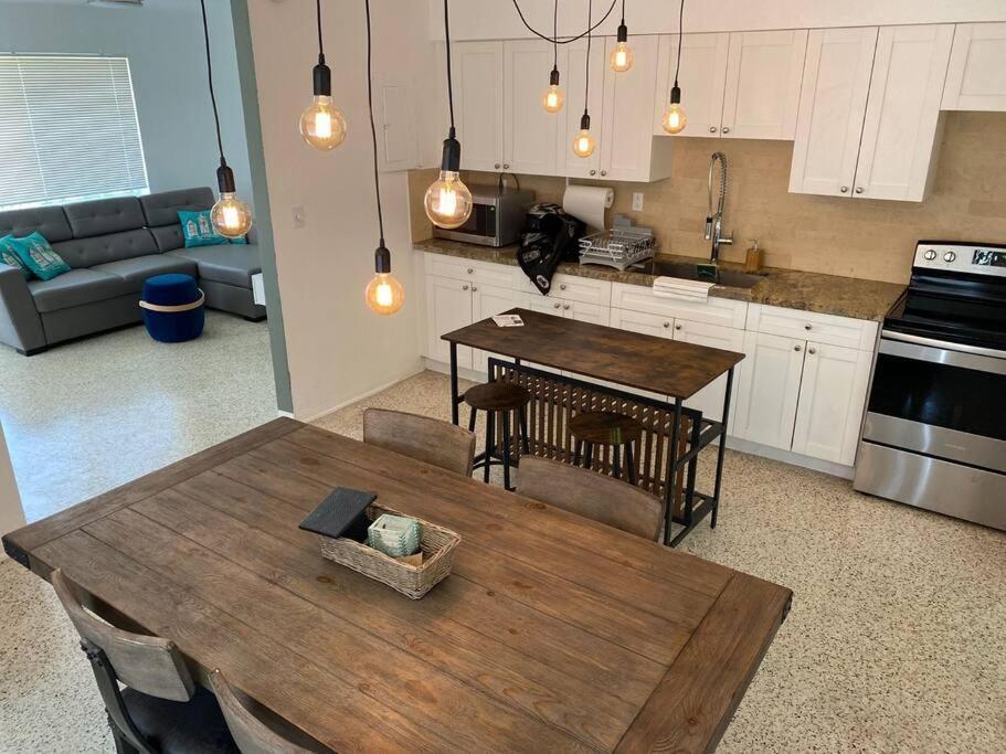 Stayover In Miami Home 2Br - 1Bth - Free Parking Luaran gambar