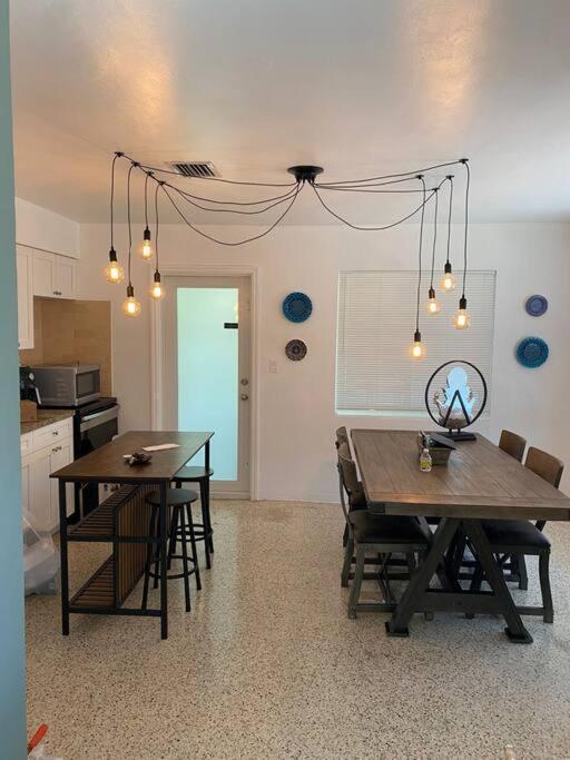 Stayover In Miami Home 2Br - 1Bth - Free Parking Luaran gambar